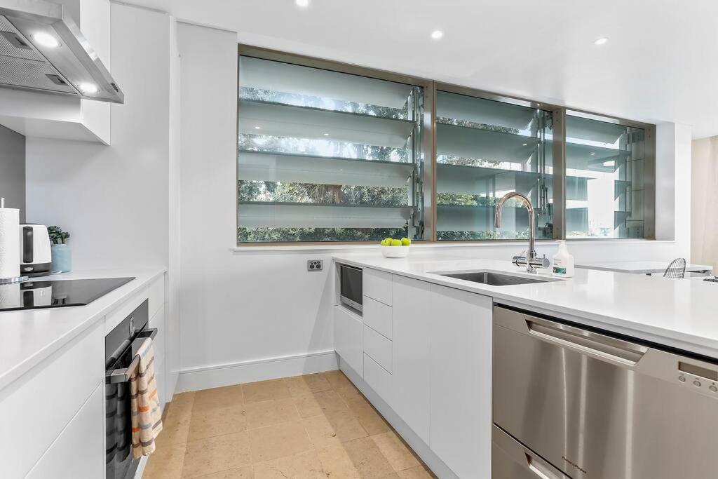 Appartement Elegant & Sunny Living With Stunning Marina Views à Auckland Extérieur photo