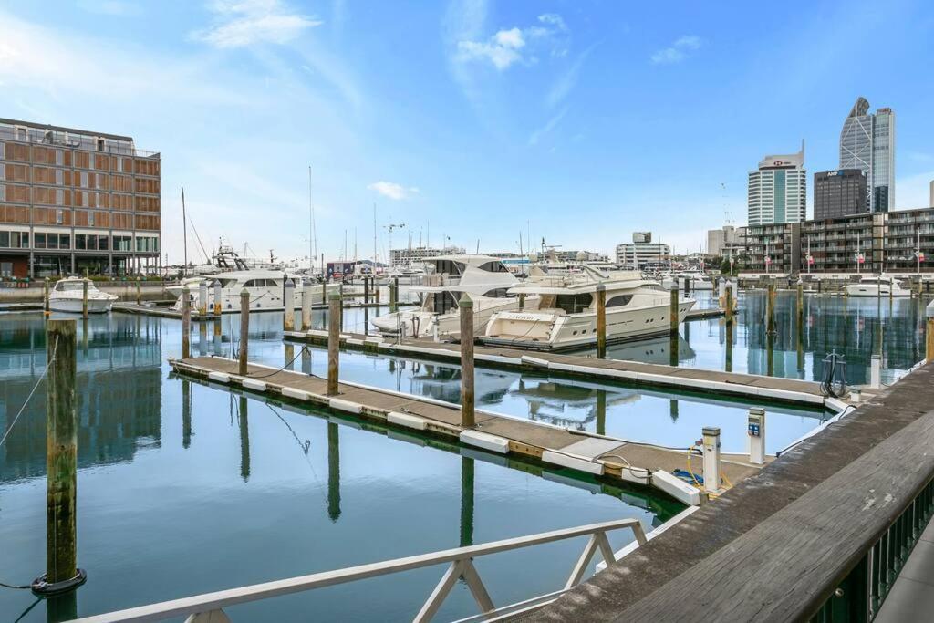 Appartement Elegant & Sunny Living With Stunning Marina Views à Auckland Extérieur photo