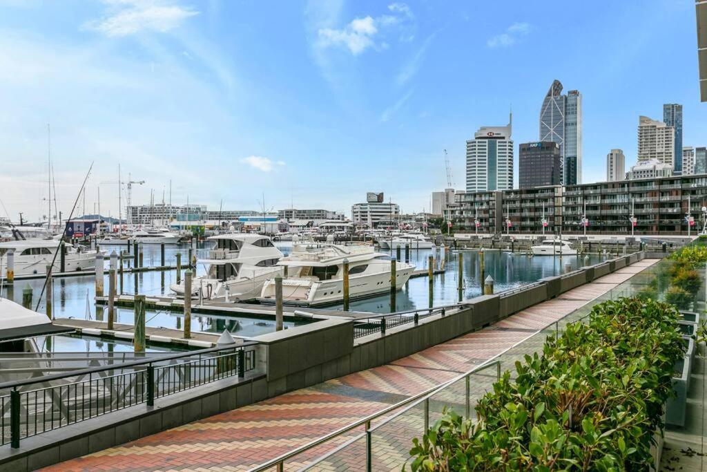 Appartement Elegant & Sunny Living With Stunning Marina Views à Auckland Extérieur photo